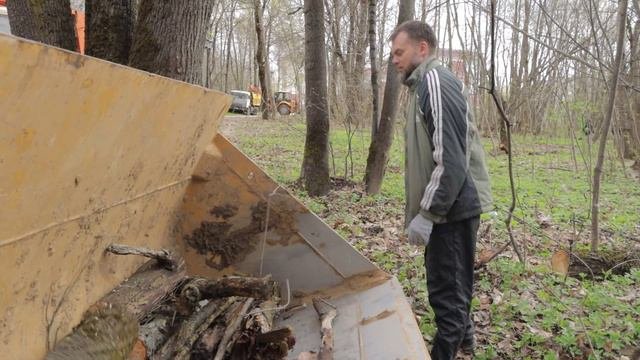 В Смоленске продолжаются общегородские субботники