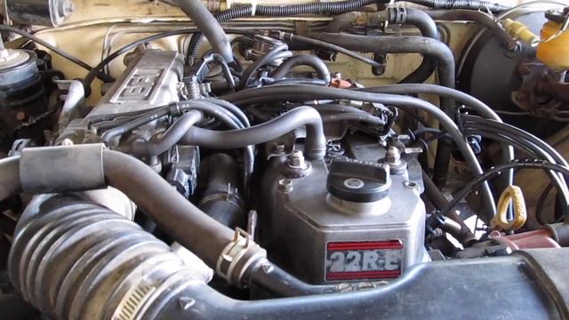 My 1986 Toyota 4X4 Ext Cab convert from carb to EFI смотреть онлайн