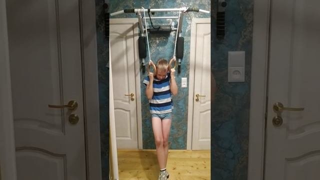 Вис на согнутых руках.