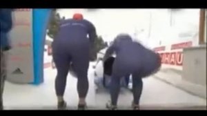 Бобслей, нежданно лопнули штаны