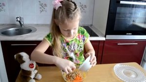 Салат Морковочка.Рецепт.Видео для детей.Дети готовят.