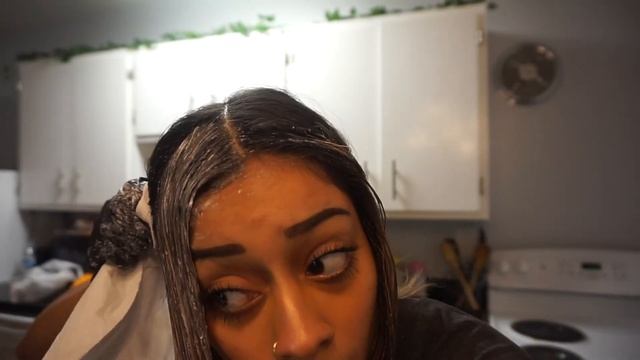 BLEACHING MY HAIR FOR THE FIRST TIME смотреть онлайн