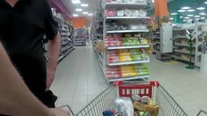 Атак/Обезумевший охранник/ Вызывает полицию и скорую на покупателя