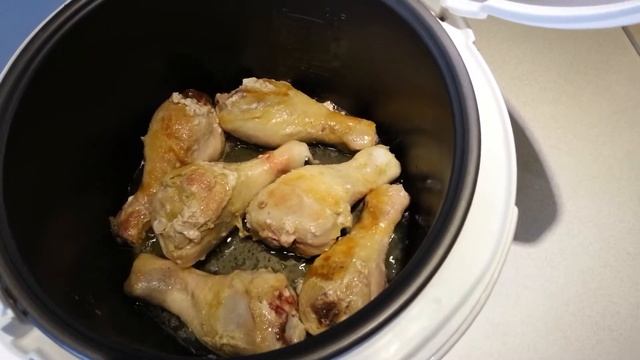 Куриные ножки в сметанном соусе в мультиварке. смотреть онлайн