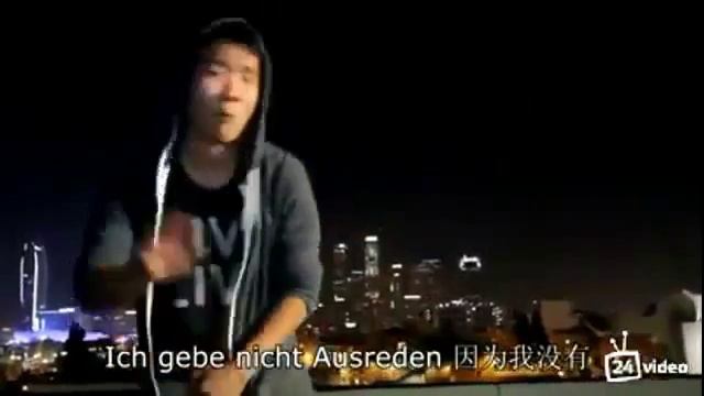 Китаец поёт на 6 языках
