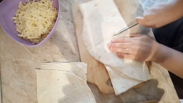 БЫСТРЫЙ ЗАВТРАК за 5МИНУТ ИЗ ЛАВАША. Хрустящие трубочки из лаваша с сыром смотреть онлайн