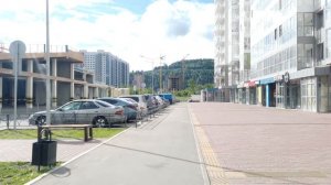 Во дворе среди новостроек ЖК Тихие зори (Красноярск правобережный) Лето 2022