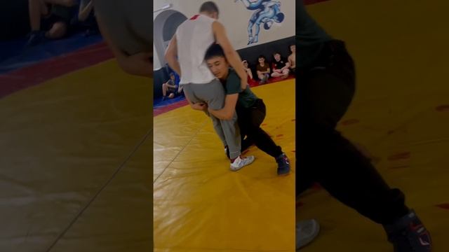 Слабонервным не смотреть. Защита от прохода в ноги #вольнаяборьба смотреть онлайн