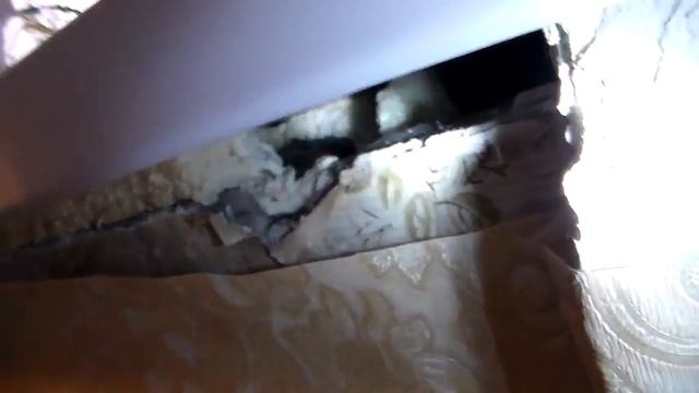 Как большинство рабочих задувают пеной под подоконником. Халтурно установленный подоконник - пустот