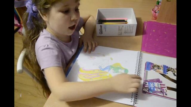 Рисунки для девочек раскраска Модная наездница с наклейками и трафаретом Style me up смотреть онлайн