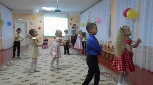 Песня-танец про бабушку