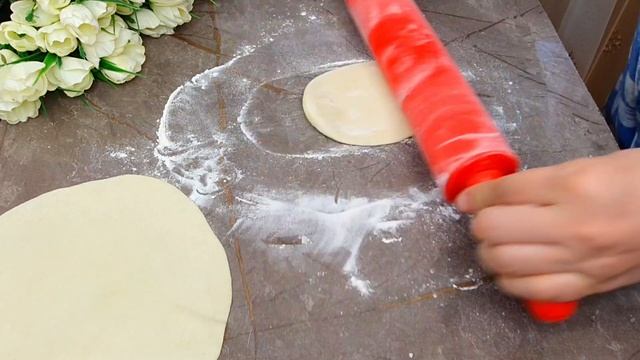 Забудьте Заварное тесто. Самый простой и удачный рецепт теста для Чебуреков.Сочные и хрустящие .