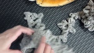 Пальто из ализе пуффи для собачки.