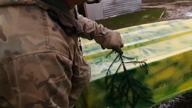 КРАСИМ ПЛАСТИКОВУЮ ЛОДКУ В КАМУФЛЯЖ, СВОИМИ РУКАМИ, смотреть онлайн