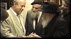 Редактор «Огонька» Виталий Коротич у Ребе (1990)