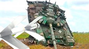 Удар дрона Ланцет в танк Т-72 толкающий бронемашину МаххPro Украины