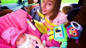 Колеса у автобуса крутятся - Детская песня. Песни для детей от Майи и Маши - #1