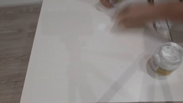 Как задекорировать дырку в мебели // Переделка стола