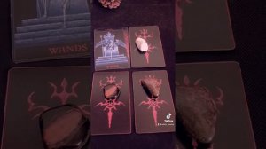 Жив или мёртв загаданный человек #таро #тарогадание #расклад #гаданиенатаро #раскладтаро #tarot