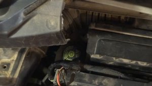 Как залить тормозную жидкость в Renault Scenic 2