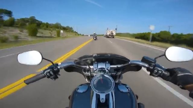 Honda Rebel vs. A REAL HARLEY (2021 Sportglide) смотреть онлайн