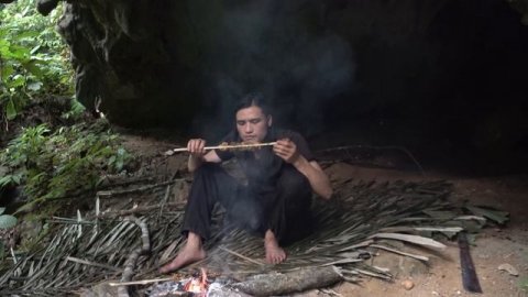 Lots of Freshwater Mussels in the Stream, Survival in the Tropical Rainforest, Ep 132