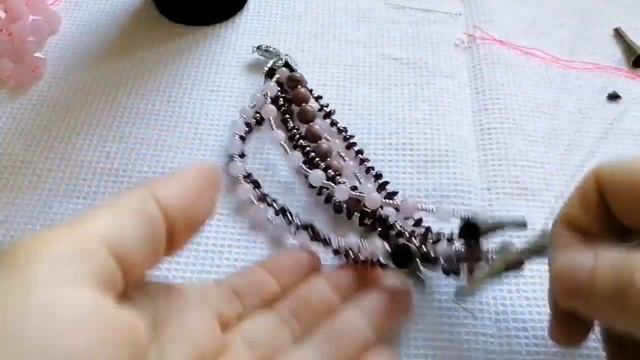 как сделать многорядный браслет на ювелирном тросике из натуральных камней смотреть онлайн