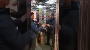 Видео монтажа рекламы в лифте специалистом РА "Astana Advertising"