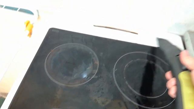 Очистка плиты с помощью пароочистителя Kitfort KT-912 смотреть онлайн