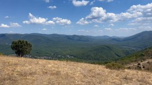 Гора Нексис, дольмены, дизельный локомотив и карьер