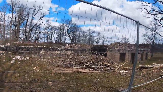 Алуксне. Продолжают сносить руины. смотреть онлайн