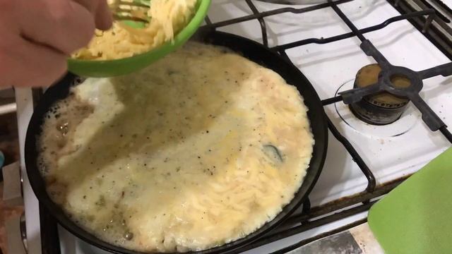 Аля сырный омлет/сырная яичница. Завтрак выходного дня смотреть онлайн