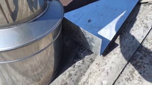 Обхождение вент канала на шиферной кровле. Примыкание, фартух на круглой трубе.