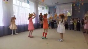 танец "Листик, листик, листопад" (исполняют танец дети старшей логопедической группы)