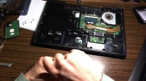 Разборка Lenovo G710 G700. Замена жесткого диска на ноутбуке.