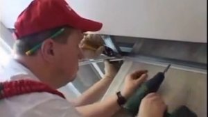 Установка подвесного реечного потолка (RemStroyEkb.ru)