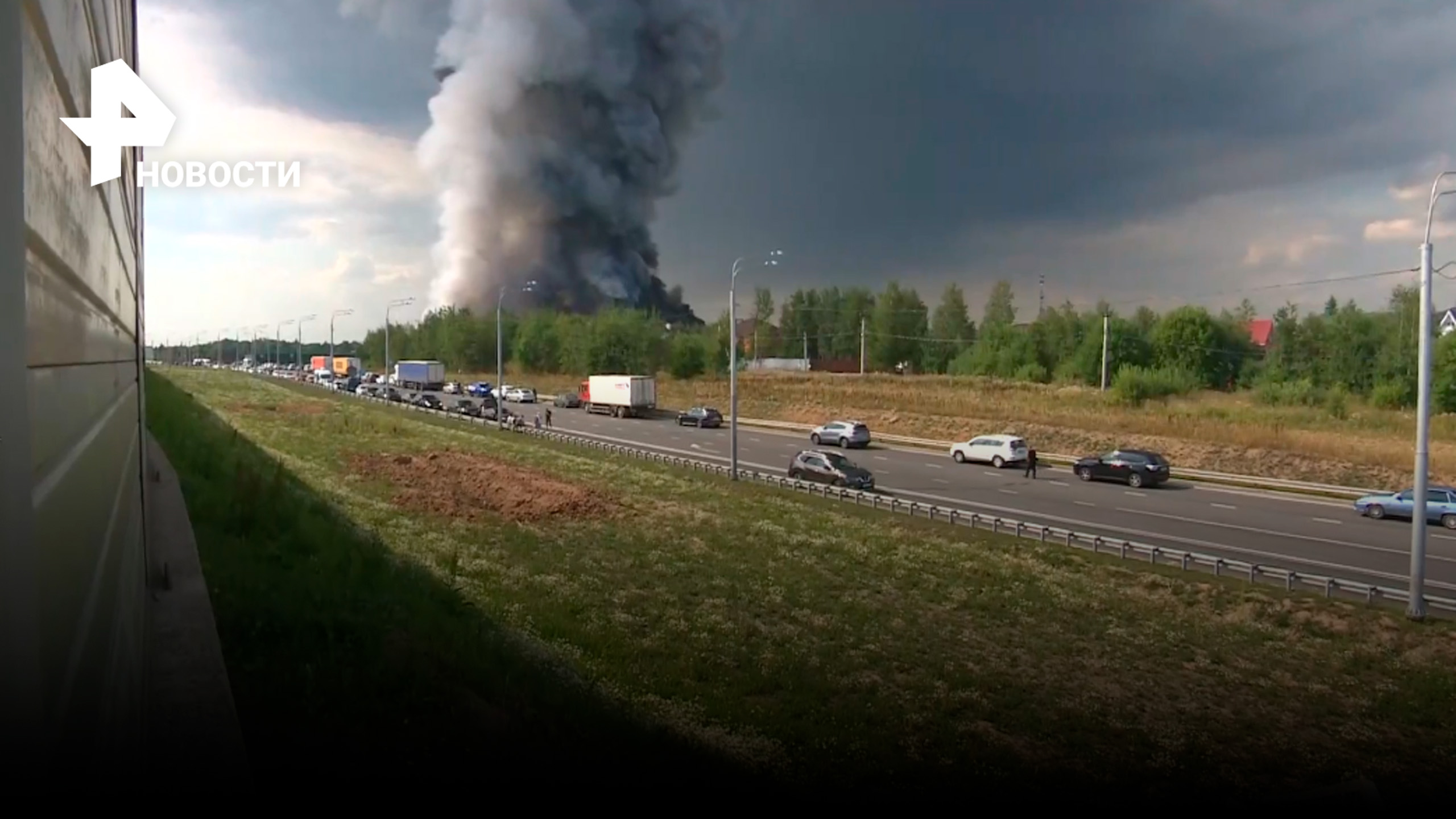 В результате пожара на складе Ozon пострадали 11 человек, двое - госпитализированы / РЕН Новости