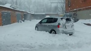 Honda FIT валит по снегу часть 2