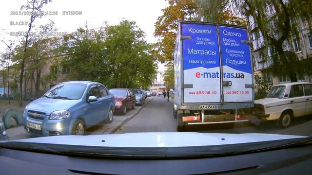 АА4354КК заблокировал выезд смотреть онлайн