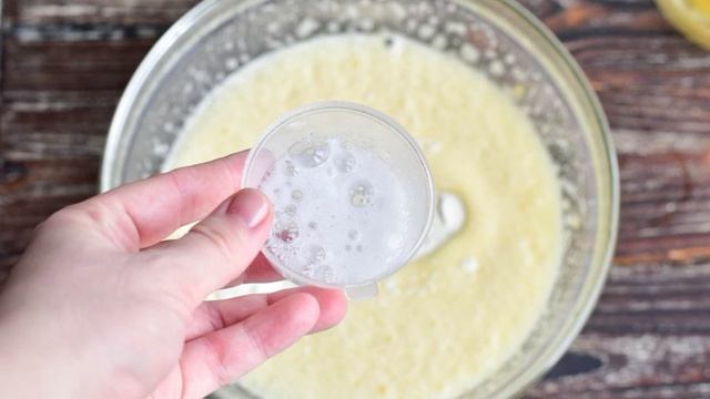 Шарлотка с ананасами