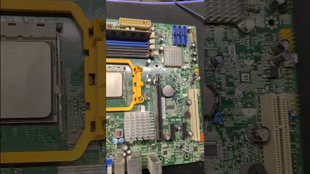 Почему зеленые материнские платы никому не нужны? смотреть онлайн