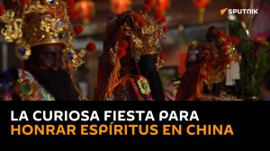 Los ciudadanos chinos homenajean a sus antepasados en un llamativo festival