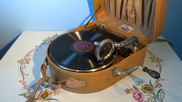 Thorshaug trioen – Med dig / Lille du 1942 смотреть онлайн