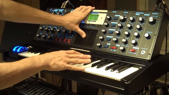 Moog Minimoog Voyager HD Video Improv смотреть онлайн