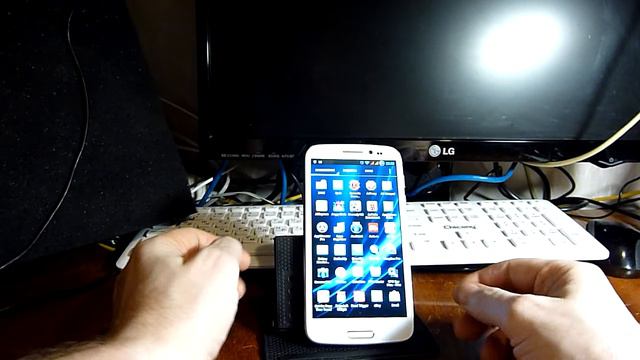 Подставка держатель для смартфона с липкой поверхностью!