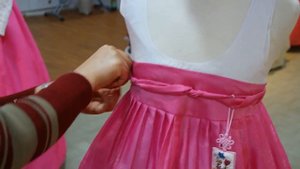 how to wear hanbok(chima)