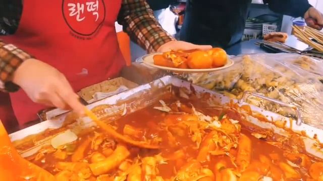 Корейська вулична їжа! Як вони готують? смотреть онлайн