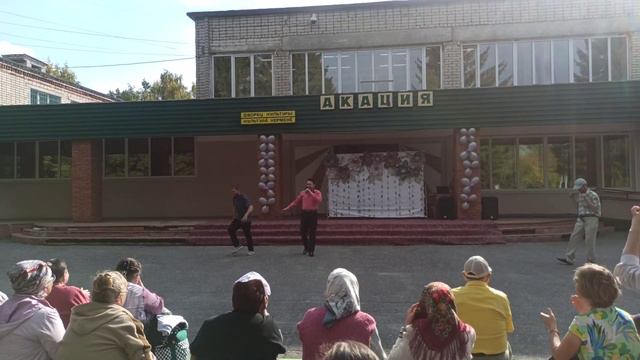 дк Акация.Красивый танец зрителя смотреть онлайн