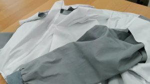 Выворачивание ветровки через рукав #shorts