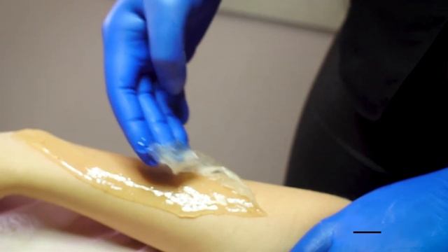 Шугаринг и ваксин, стандарты работы в салоне от международной сети SAHAR&VOSK смотреть онлайн